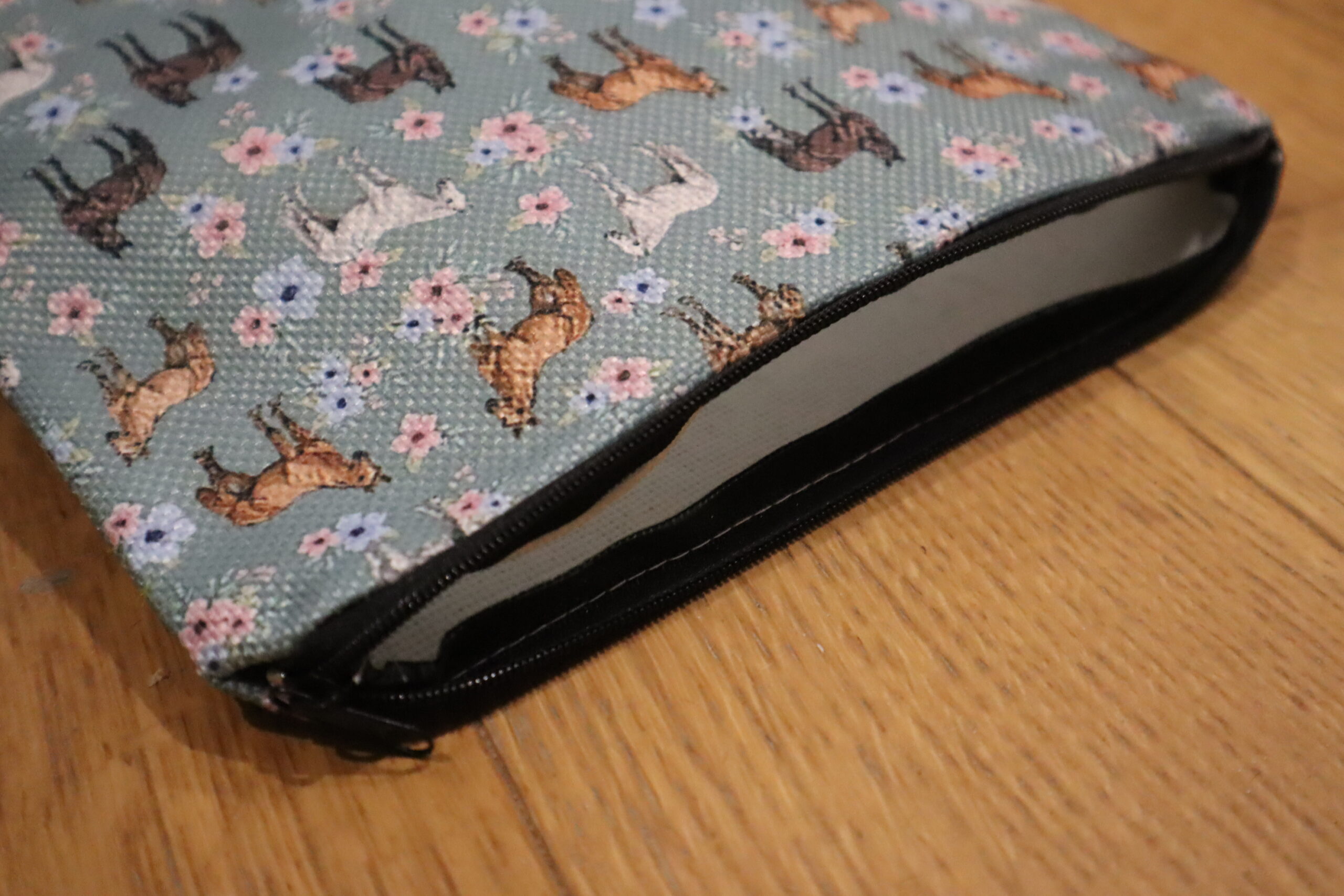 Pochette bleue, imprimé chevaux et fleurs – Image 2