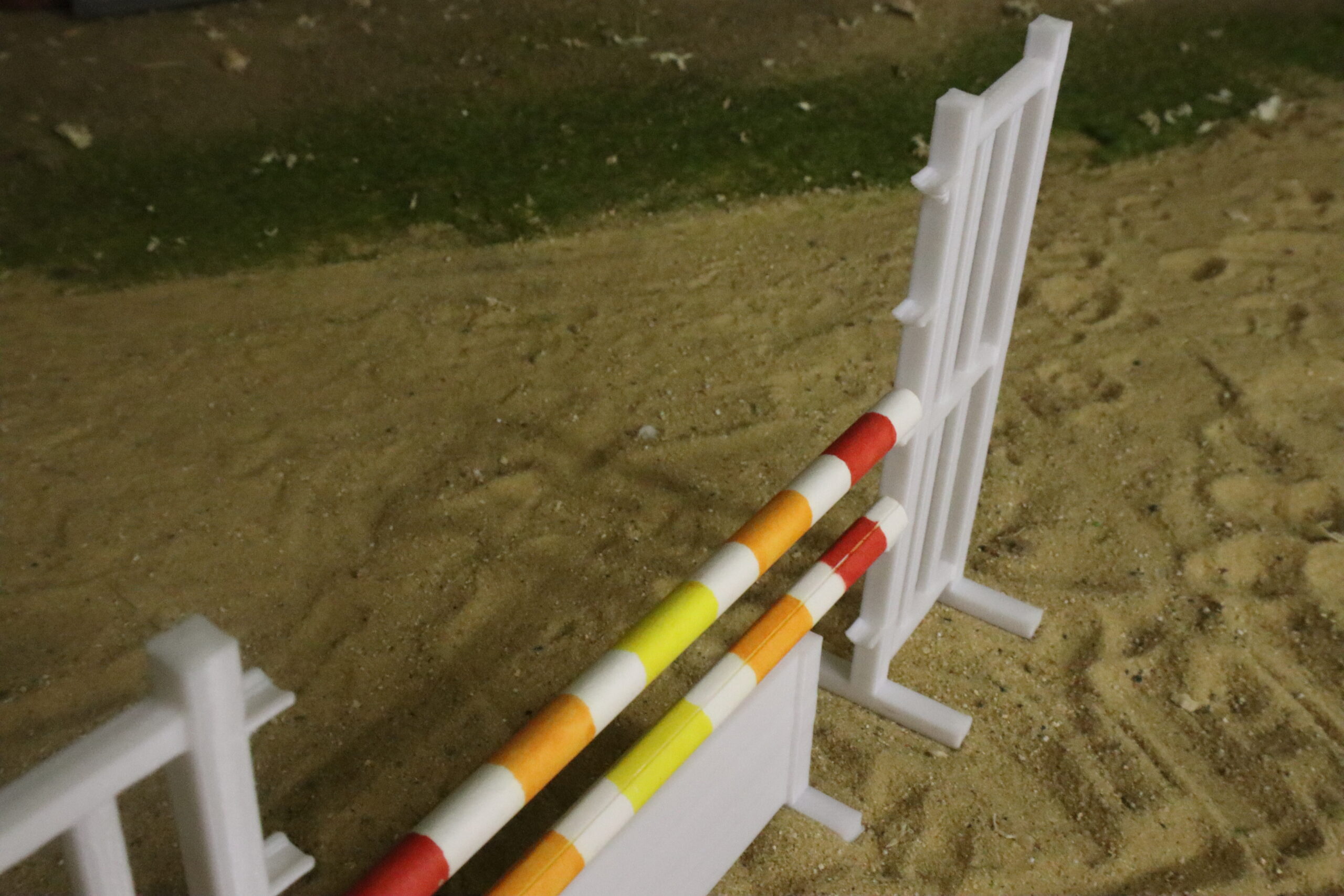 Chandeliers Blancs avec sous bassement – Image 4