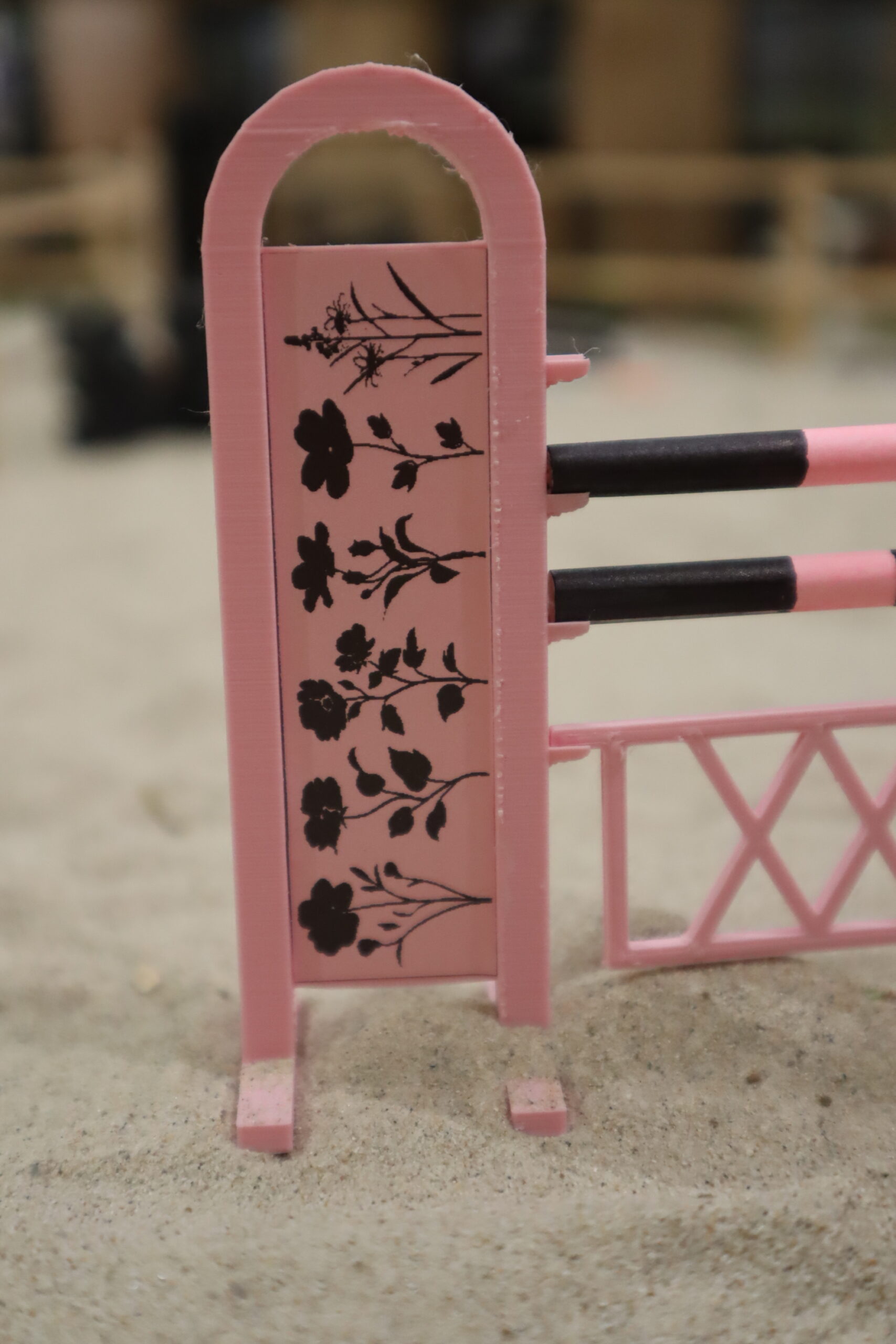 Obstacle rose à fleurs noires – Image 3