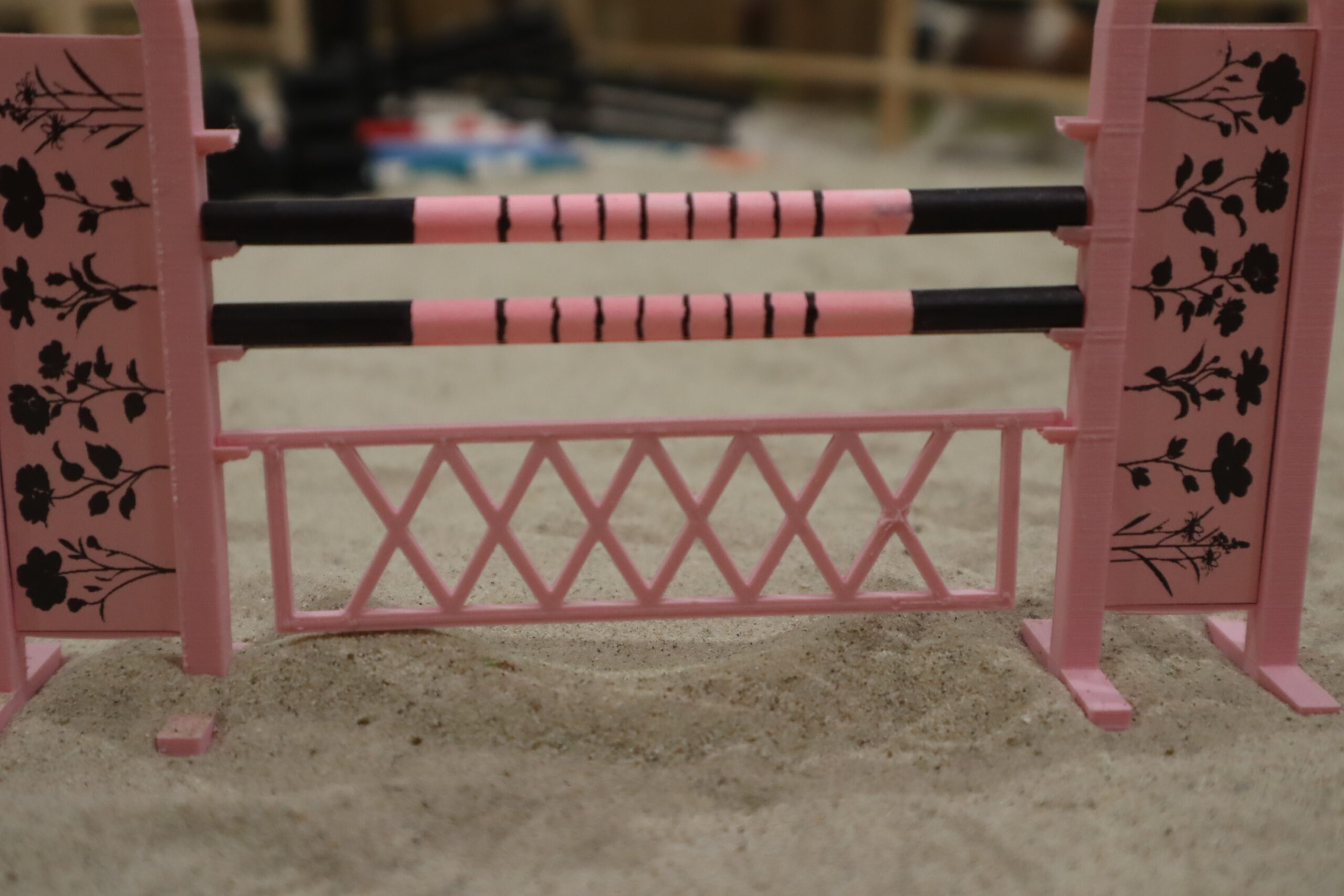 Obstacle rose à fleurs noires – Image 4